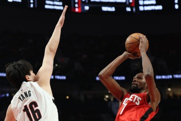 3场三分7中0！火箭射手全面退化？23岁控卫归队助战，或取而代之